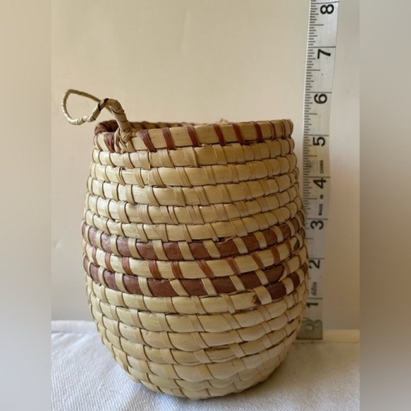 Hand-Woven Sweetgrass Basket with Lid and Handle - Picture 8 of 8